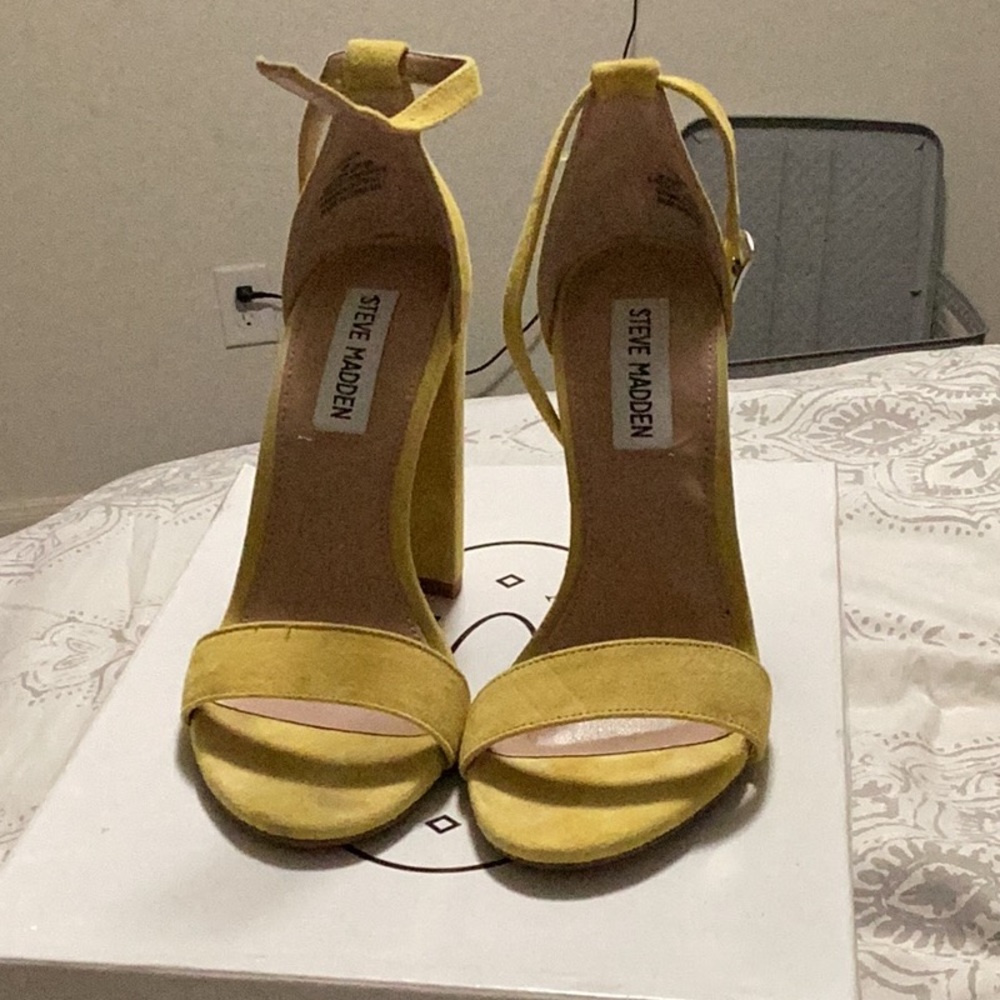 Yellow suede Steve Madden Carrson heel